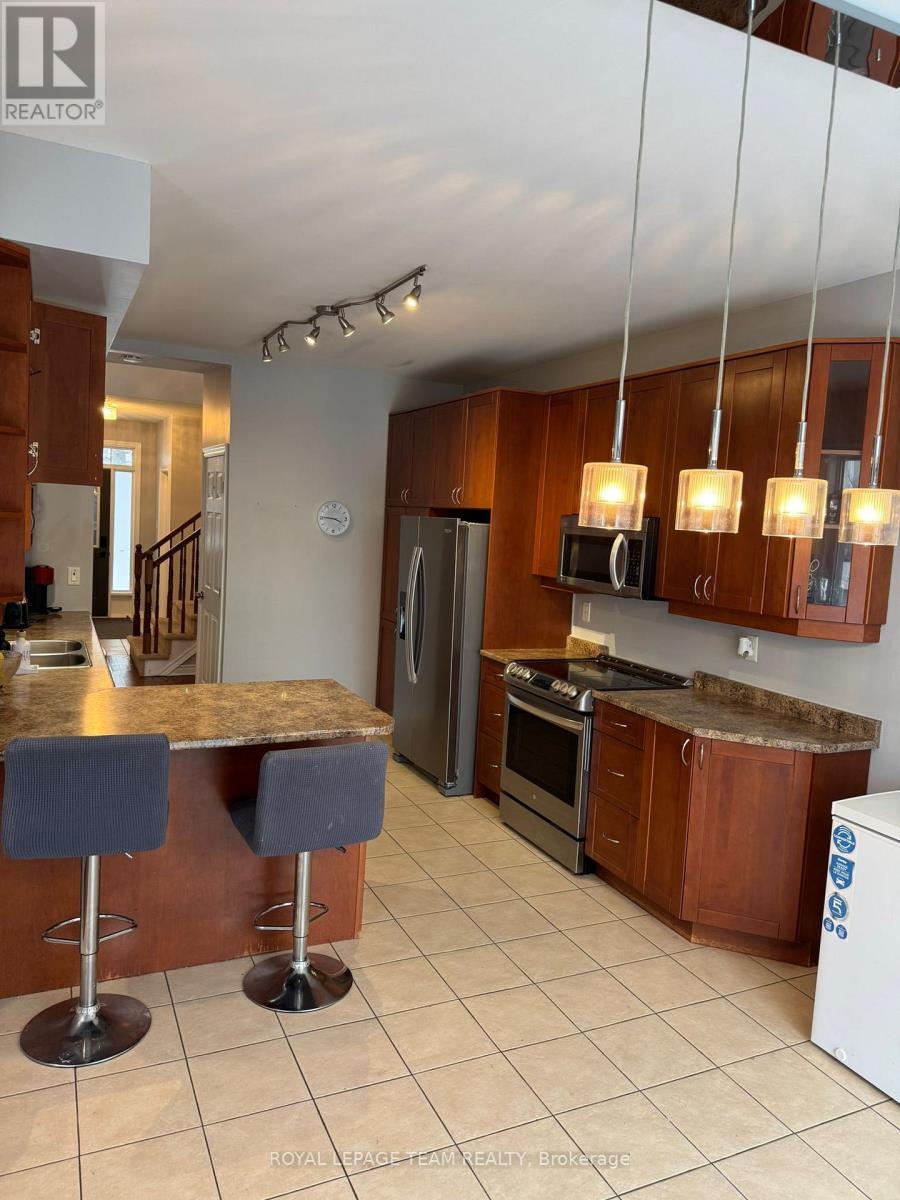 62 Black Bear Way, Ottawa, Ontario  K2S 2G7 - Photo 5 - X12811694