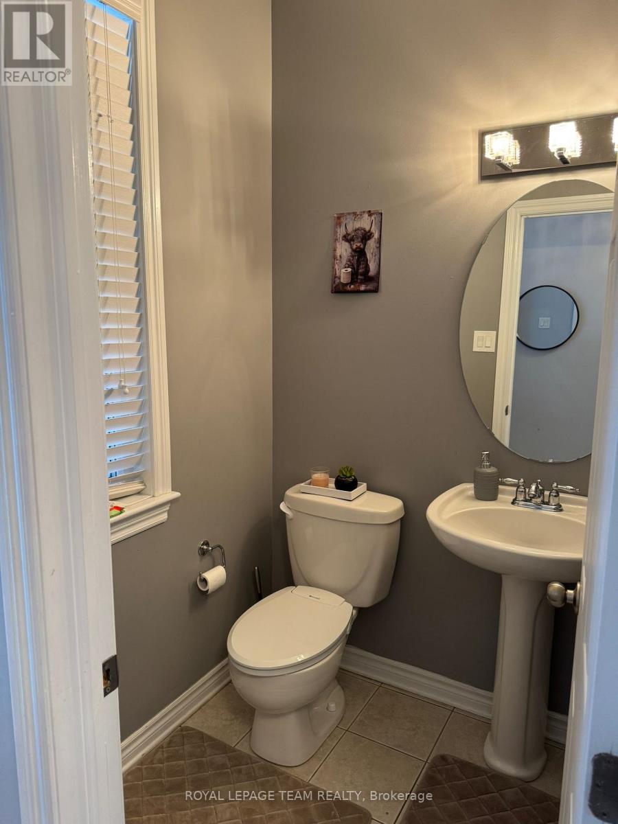 62 Black Bear Way, Ottawa, Ontario  K2S 2G7 - Photo 9 - X12811694