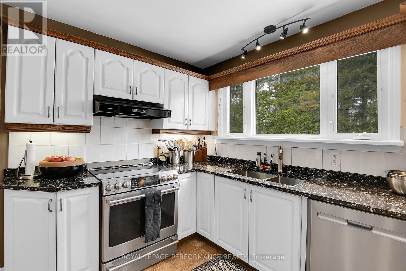 2248 Quinton Street, Ottawa, Ontario  K1H 6V3 - Photo 9 - X12811722