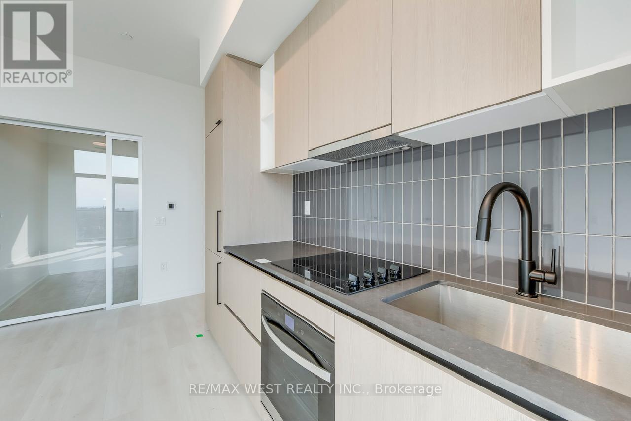 1009 - 10 Graphophone Grove, Toronto, Ontario  M6H 0E5 - Photo 9 - W12808708