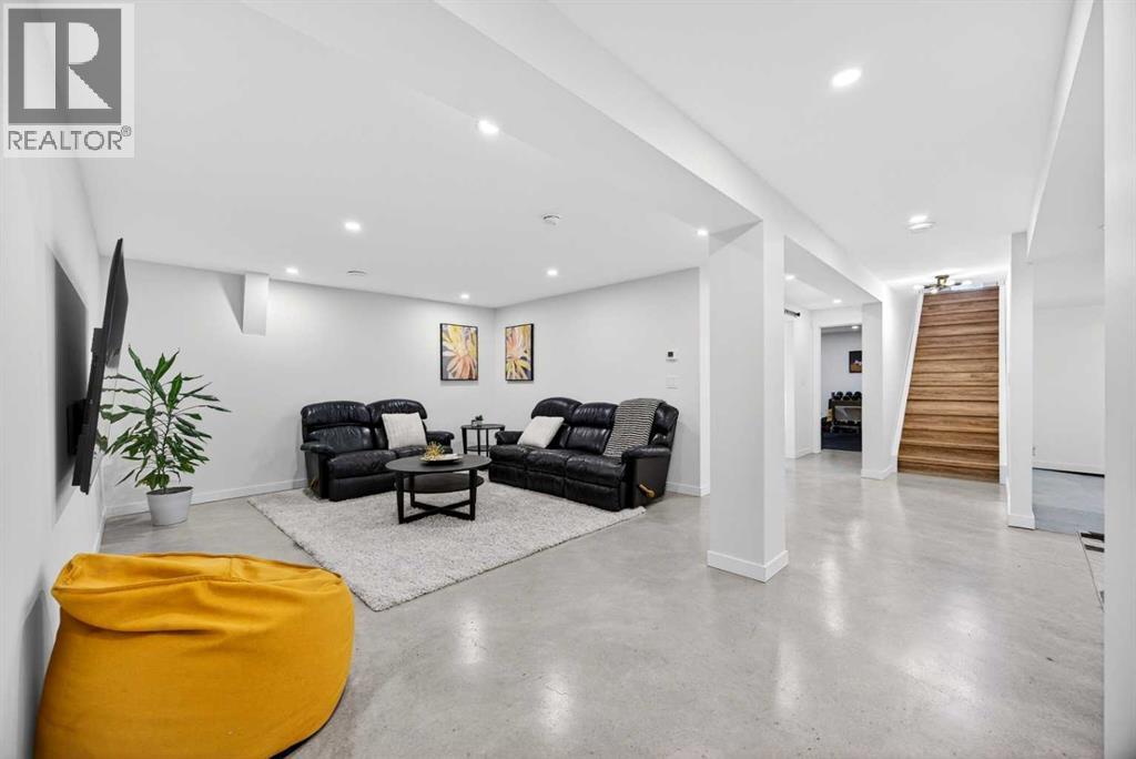 7103 Bow Crescent Nw, Calgary, Alberta  T3B 2C9 - Photo 32 - A2287821