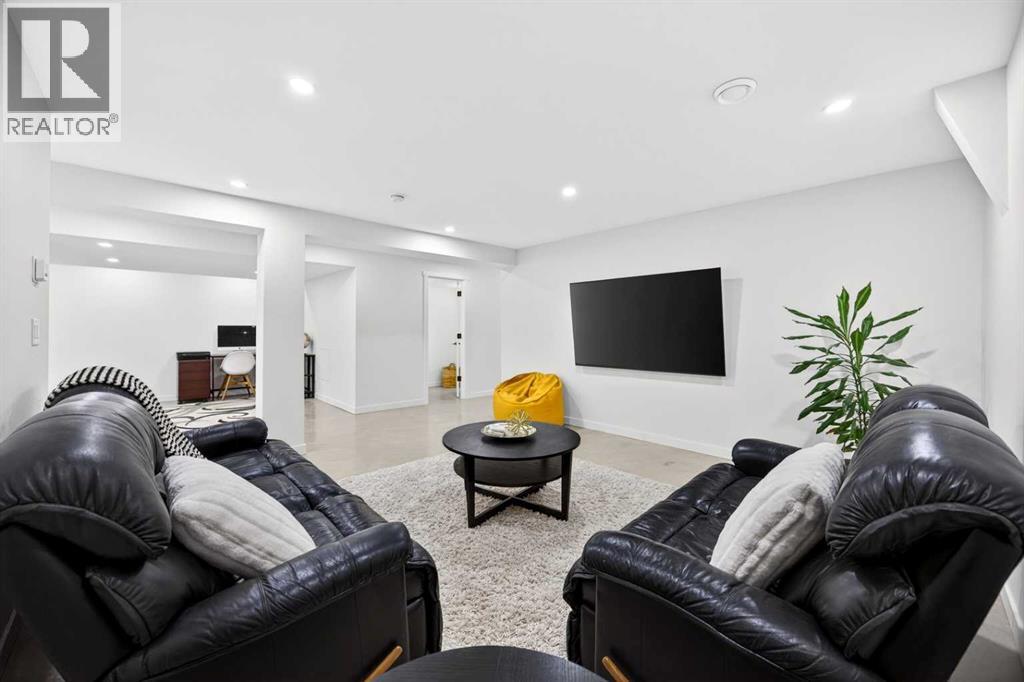 7103 Bow Crescent Nw, Calgary, Alberta  T3B 2C9 - Photo 33 - A2287821