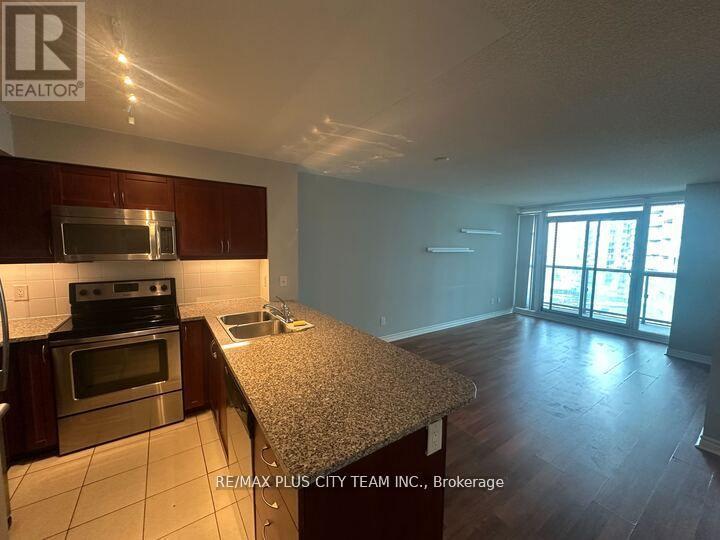 2005 - 19 Grand Trunk Crescent, Toronto, Ontario  M5J 3A3 - Photo 11 - C12811702