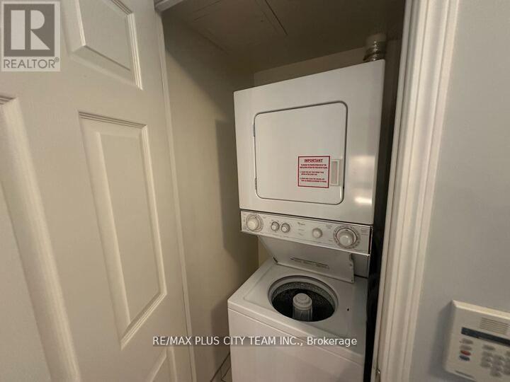 2005 - 19 Grand Trunk Crescent, Toronto, Ontario  M5J 3A3 - Photo 3 - C12811702