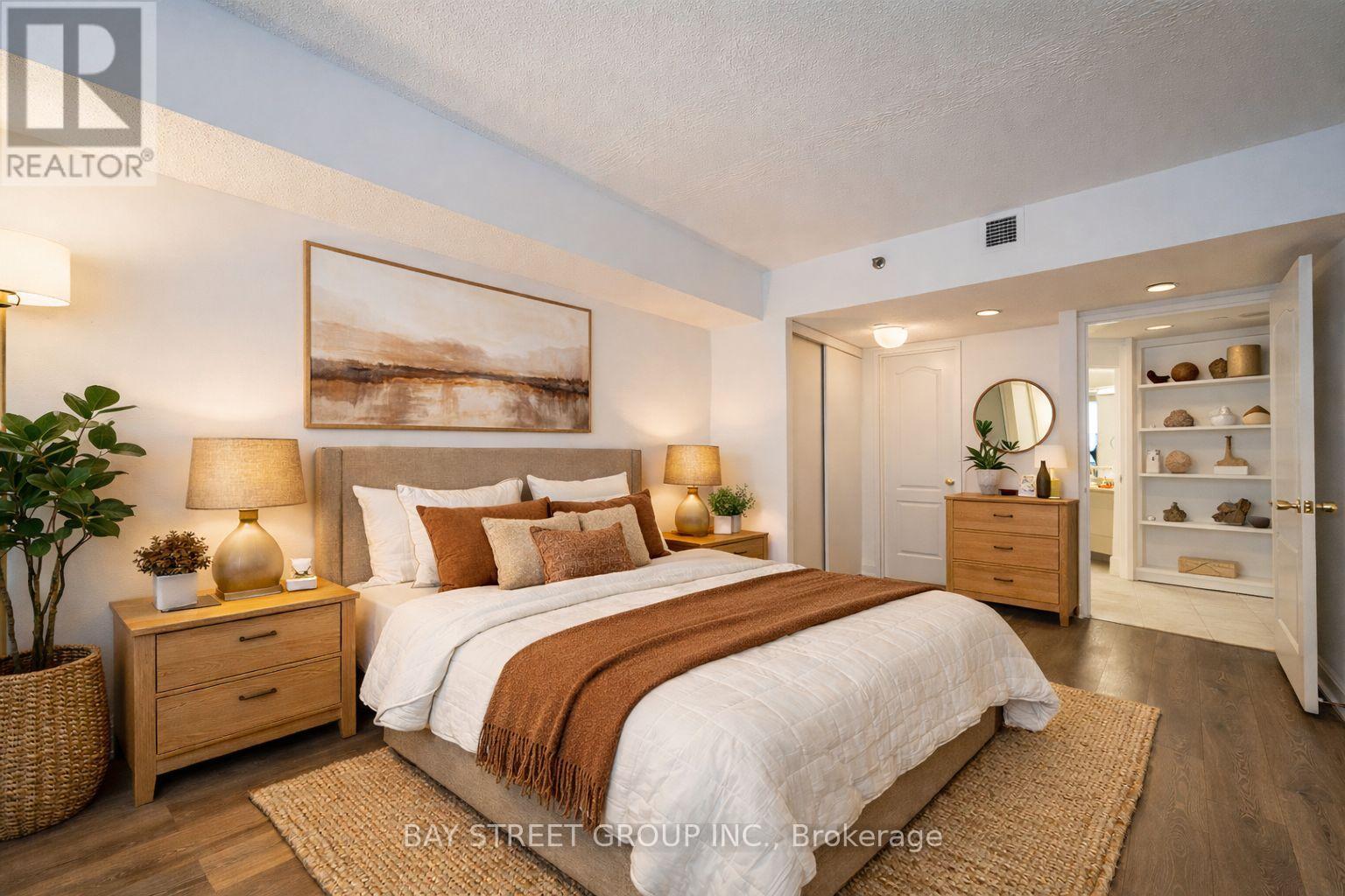 1006 - 38 Elm Street, Toronto, Ontario  M5G 2K5 - Photo 2 - C12776456