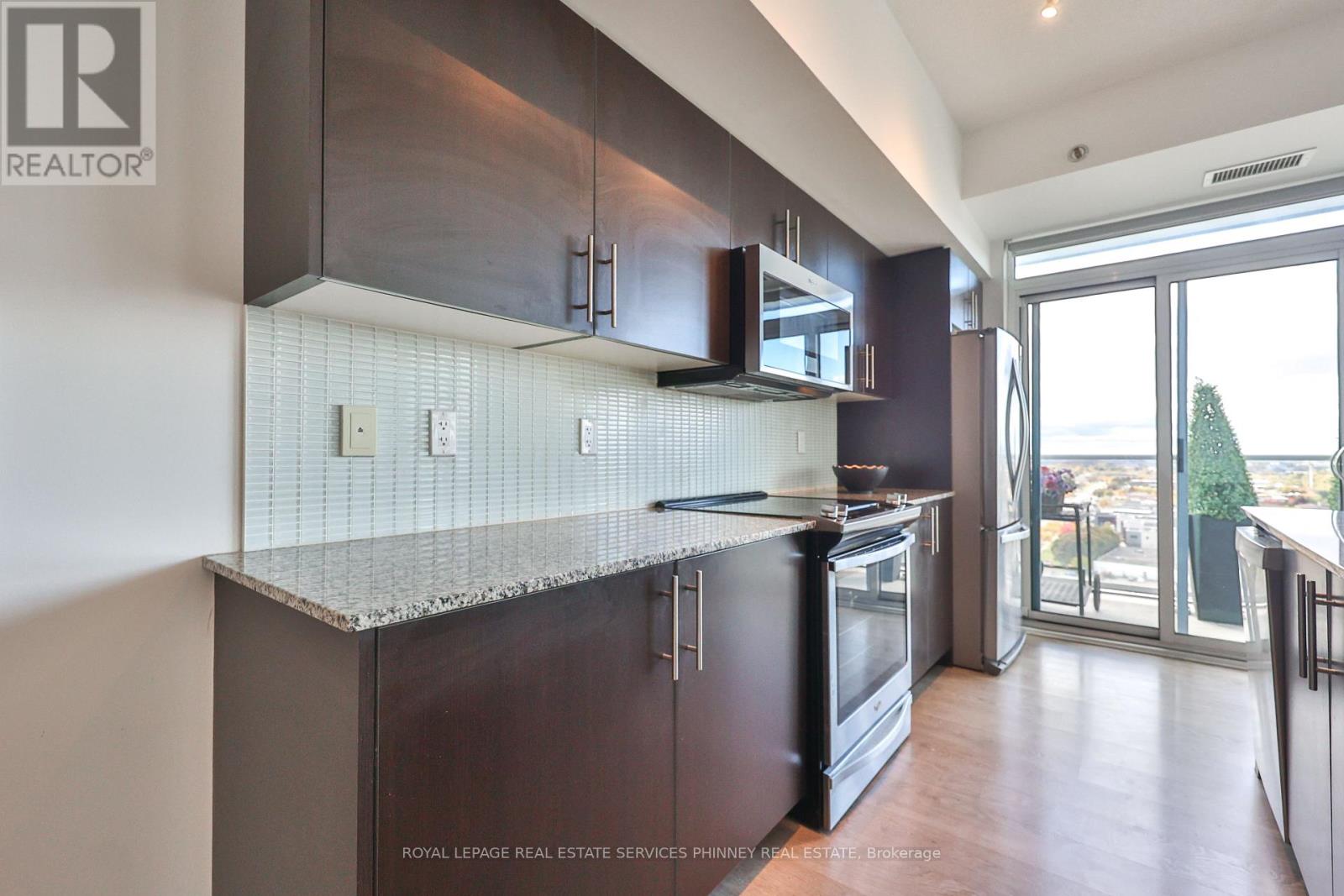 1709 - 55 Speers Road, Oakville, Ontario  L6K 0H9 - Photo 5 - W12811622