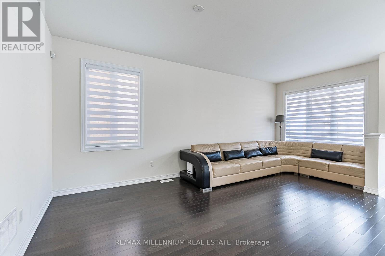 11 Spokanne Street, Brampton (Sandringham-Wellington North), Ontario  L6R 4A2 - Photo 10 - W12811652