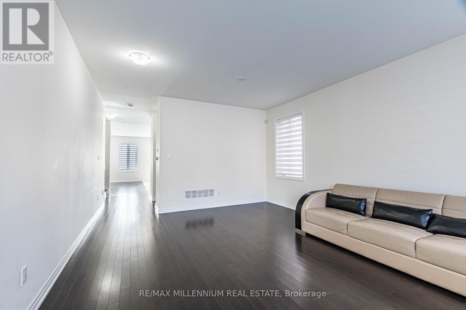 11 Spokanne Street, Brampton (Sandringham-Wellington North), Ontario  L6R 4A2 - Photo 12 - W12811652