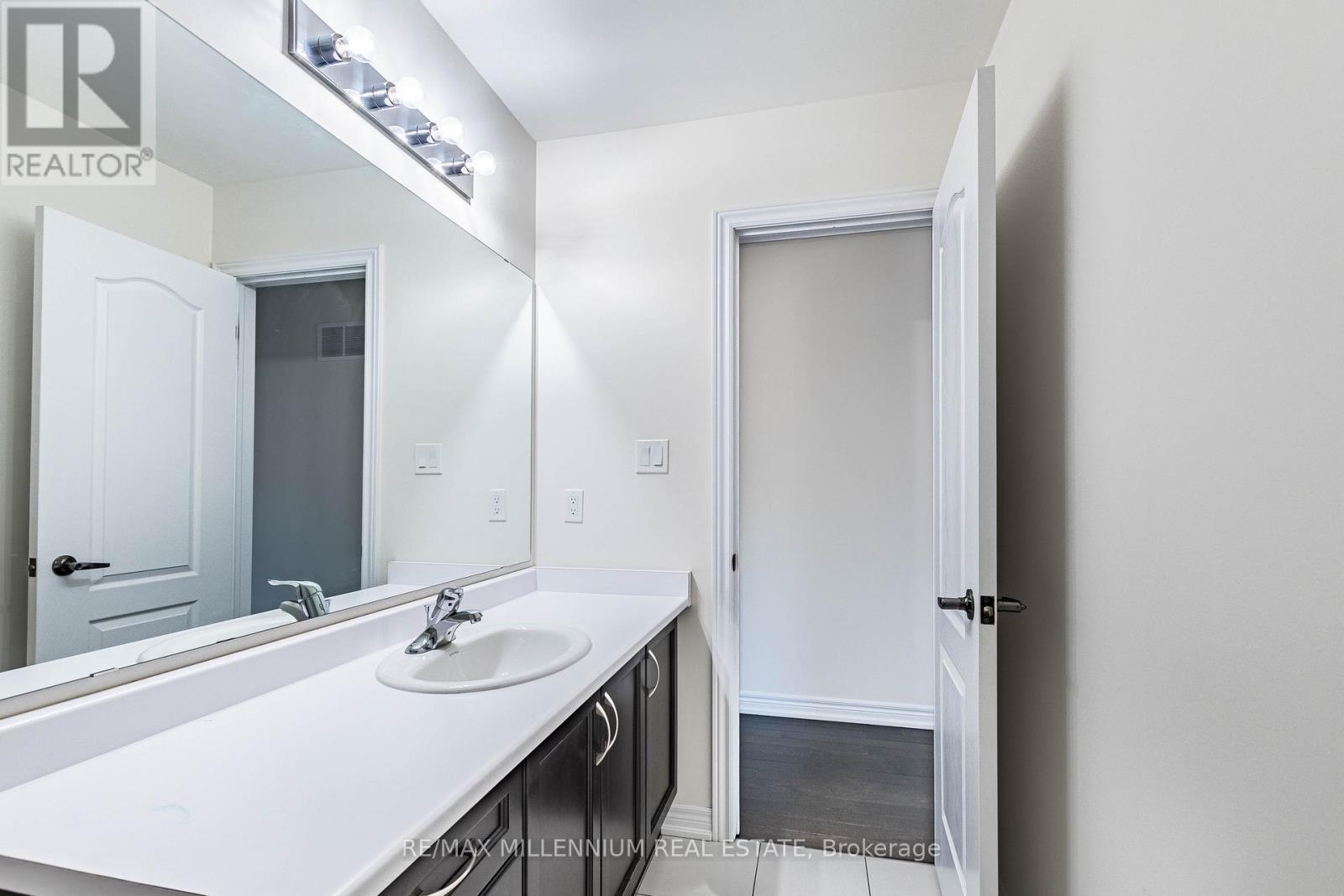 11 Spokanne Street, Brampton (Sandringham-Wellington North), Ontario  L6R 4A2 - Photo 49 - W12811652