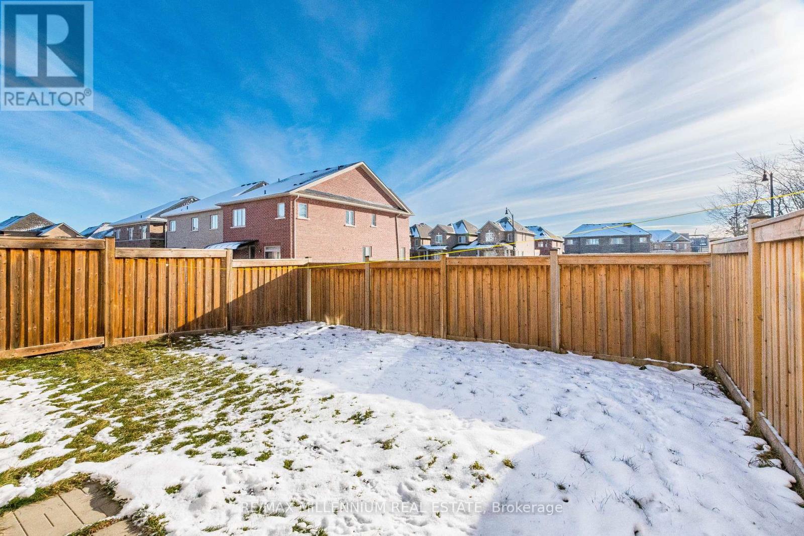 11 Spokanne Street, Brampton (Sandringham-Wellington North), Ontario  L6R 4A2 - Photo 5 - W12811652