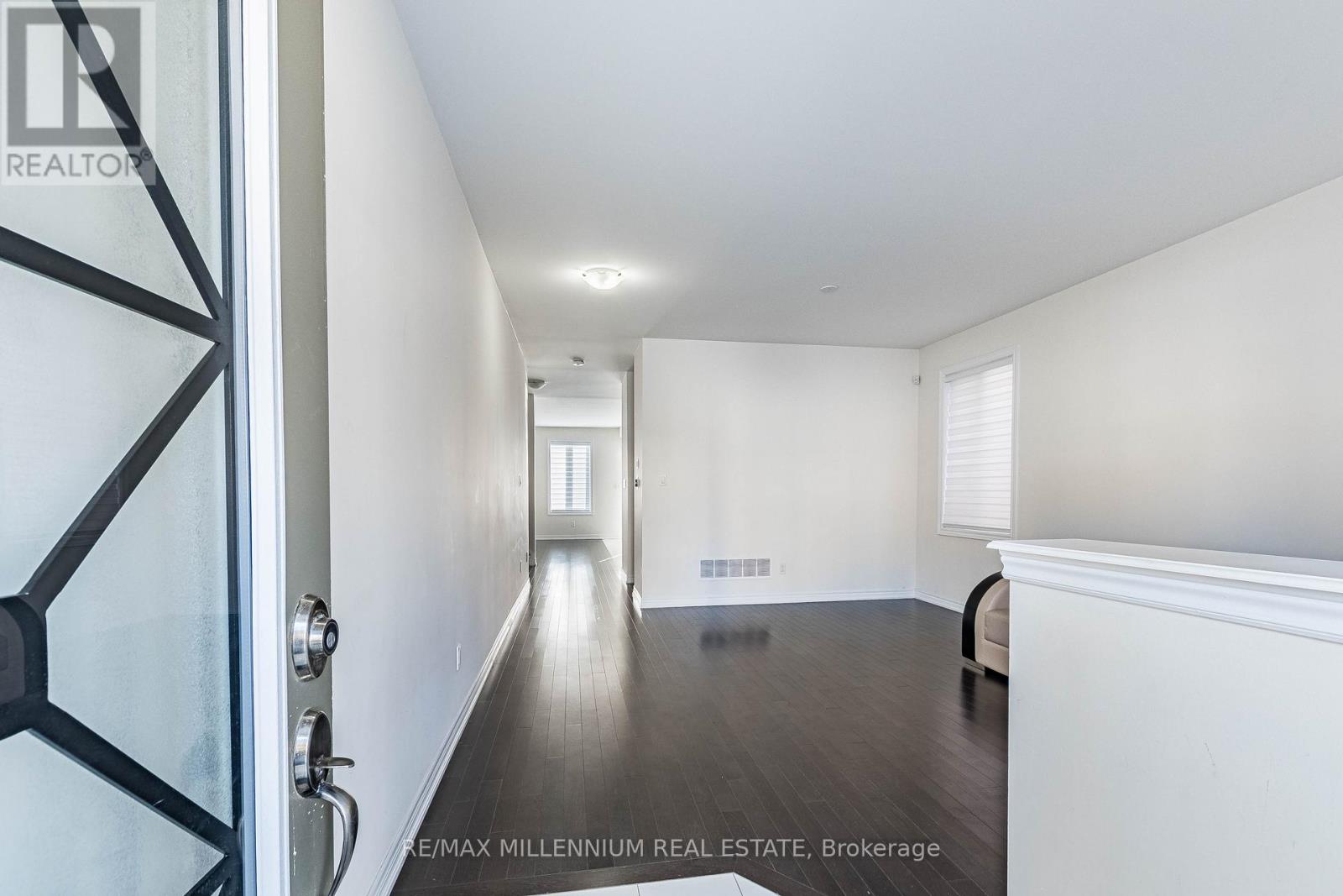 11 Spokanne Street, Brampton (Sandringham-Wellington North), Ontario  L6R 4A2 - Photo 8 - W12811652