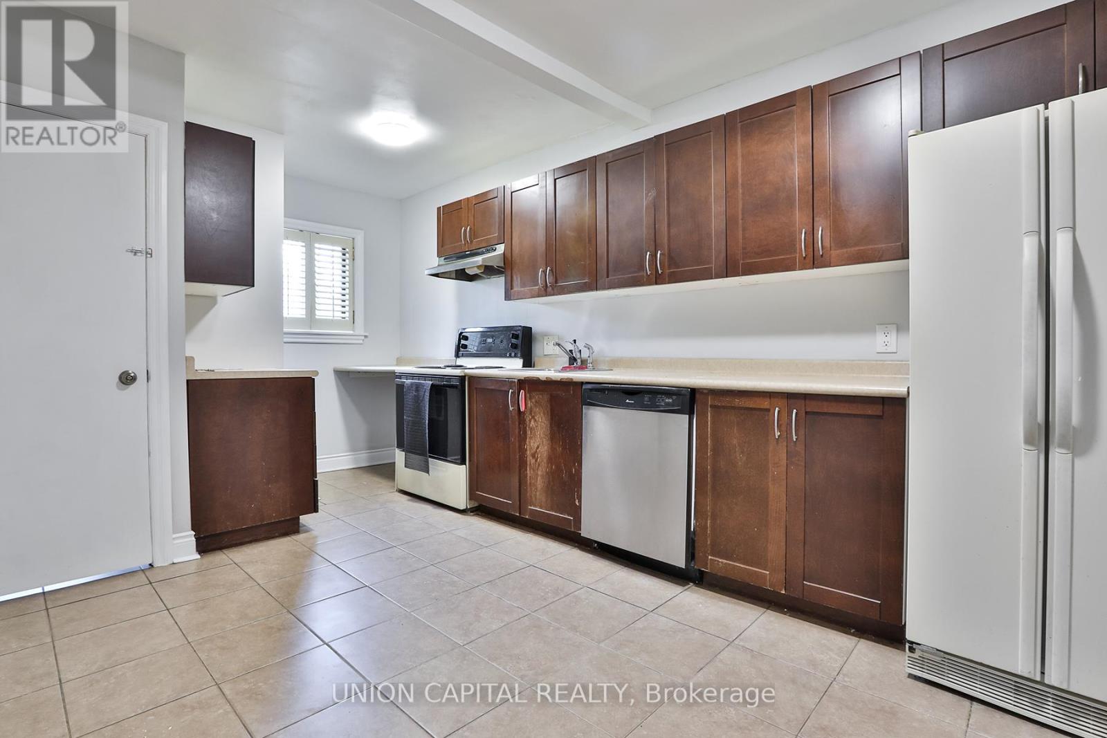 38 Claver Avenue, Toronto, Ontario  M6B 2V8 - Photo 7 - W12811654