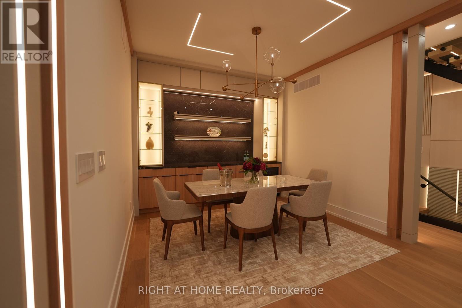 33 Thorndale Avenue, Toronto, Ontario  M8X 1W8 - Photo 11 - W12811690