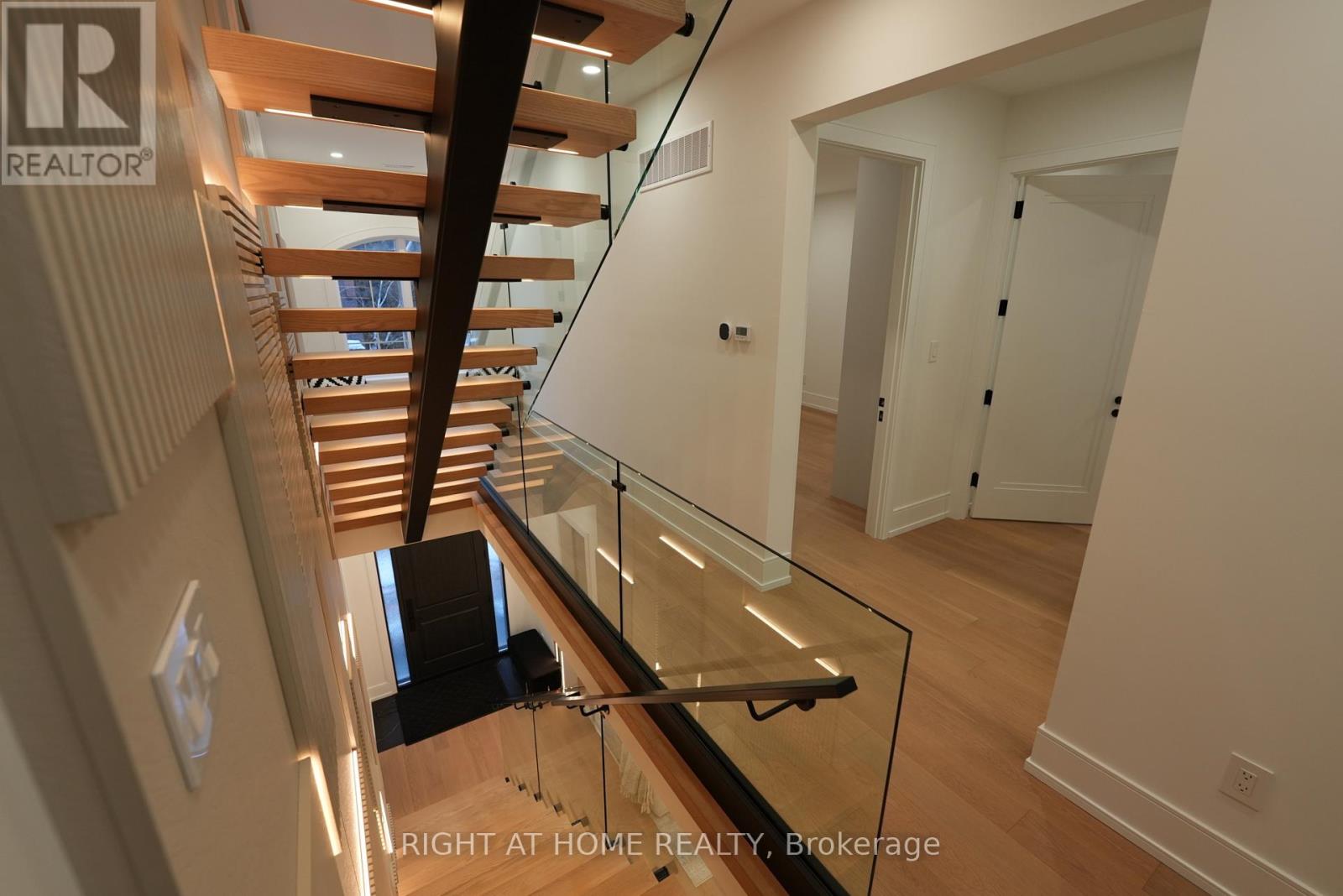 33 Thorndale Avenue, Toronto, Ontario  M8X 1W8 - Photo 18 - W12811690