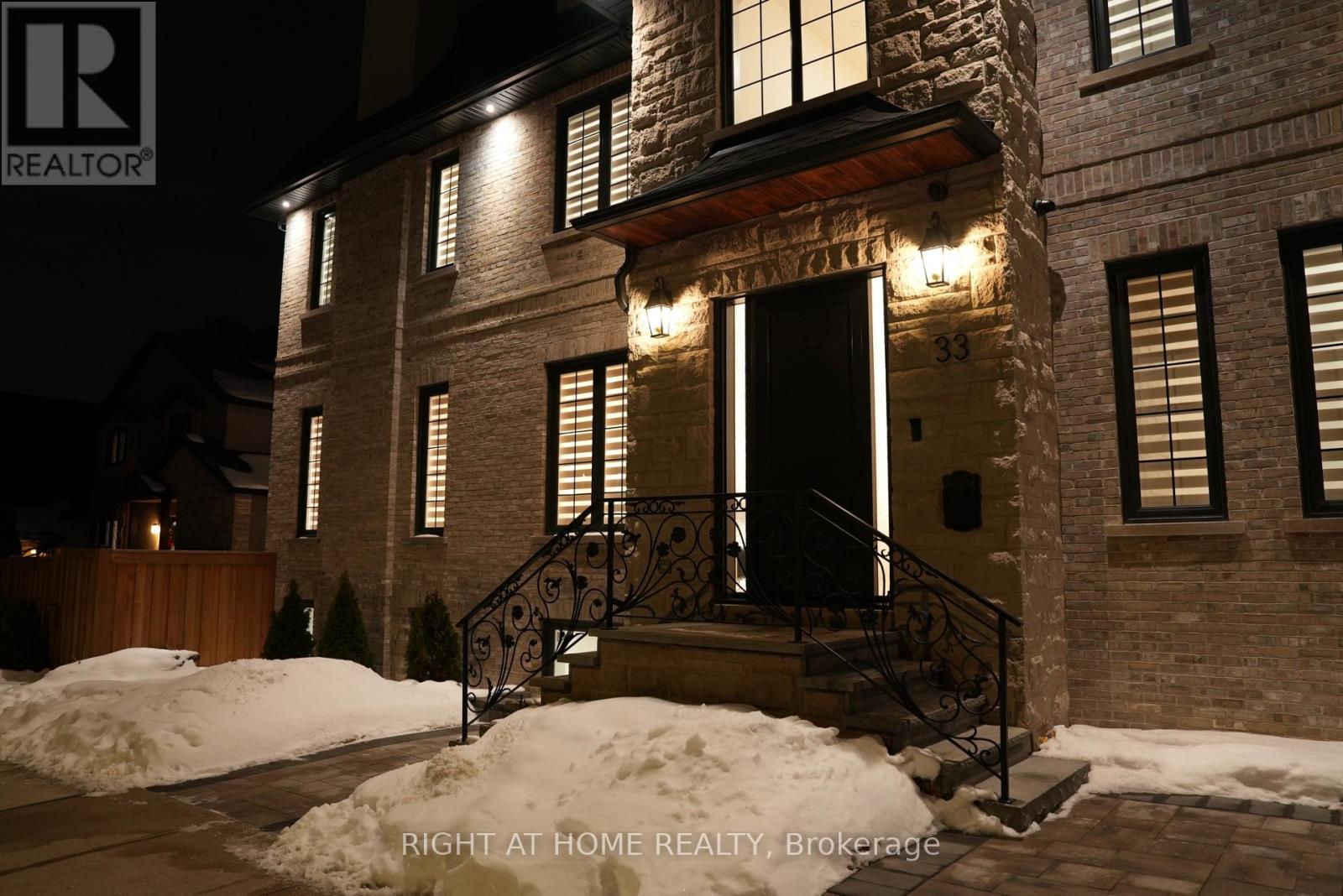 33 Thorndale Avenue, Toronto, Ontario  M8X 1W8 - Photo 2 - W12811690