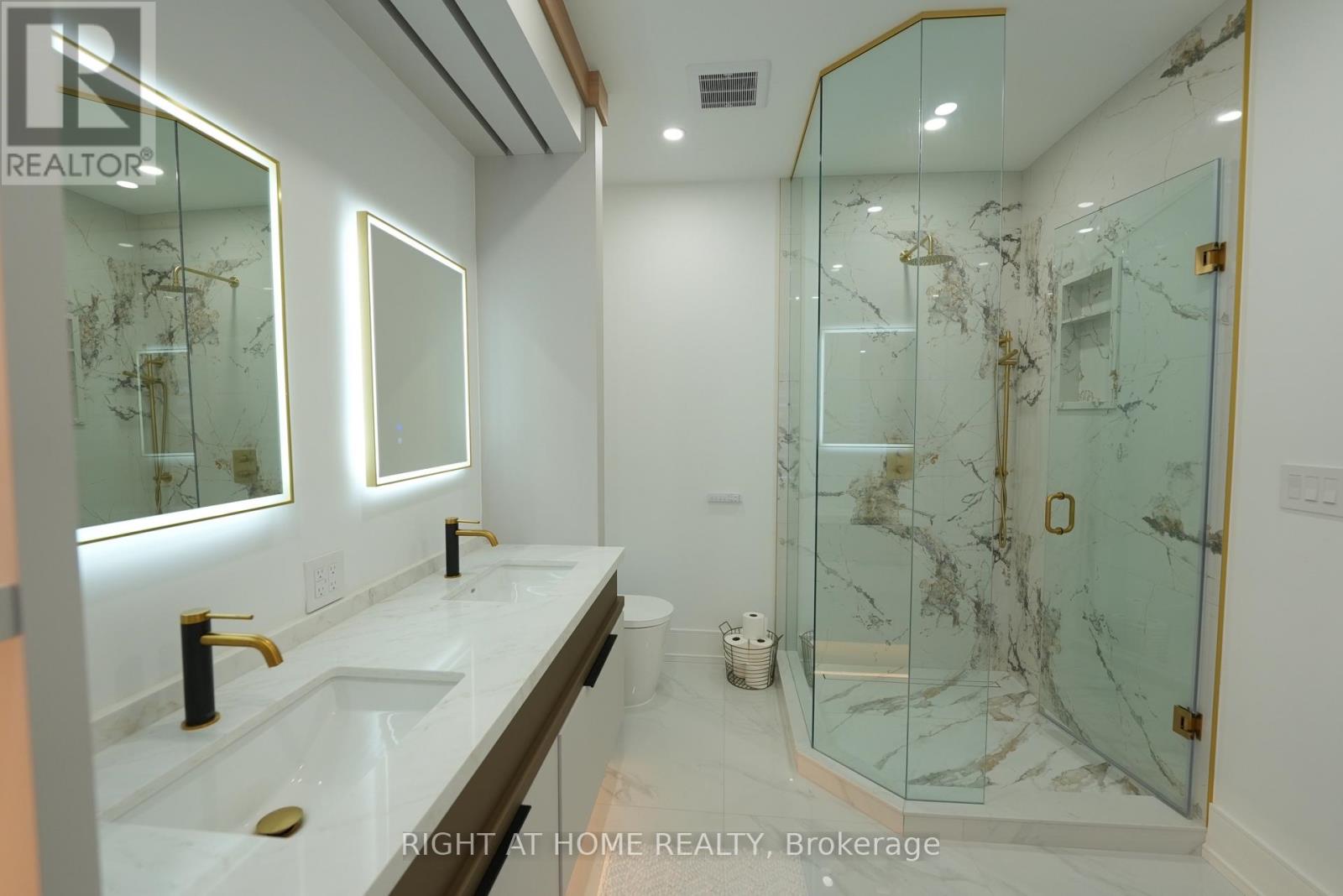 33 Thorndale Avenue, Toronto, Ontario  M8X 1W8 - Photo 22 - W12811690