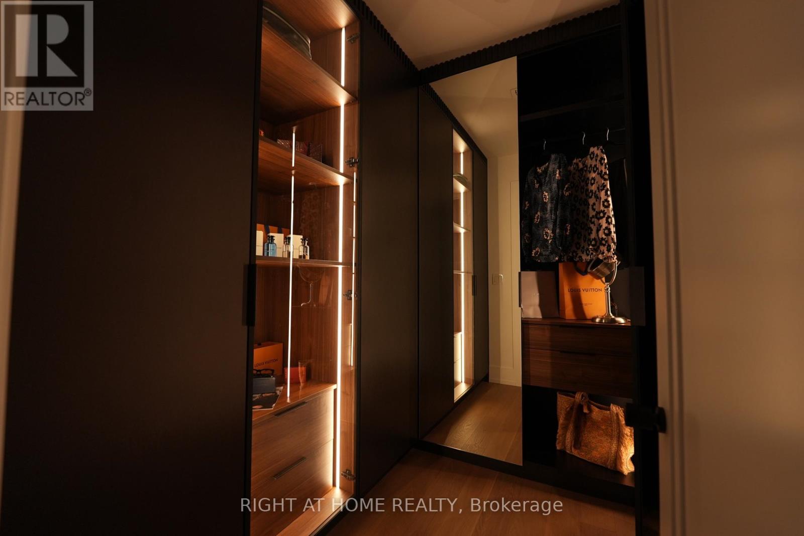 33 Thorndale Avenue, Toronto, Ontario  M8X 1W8 - Photo 23 - W12811690