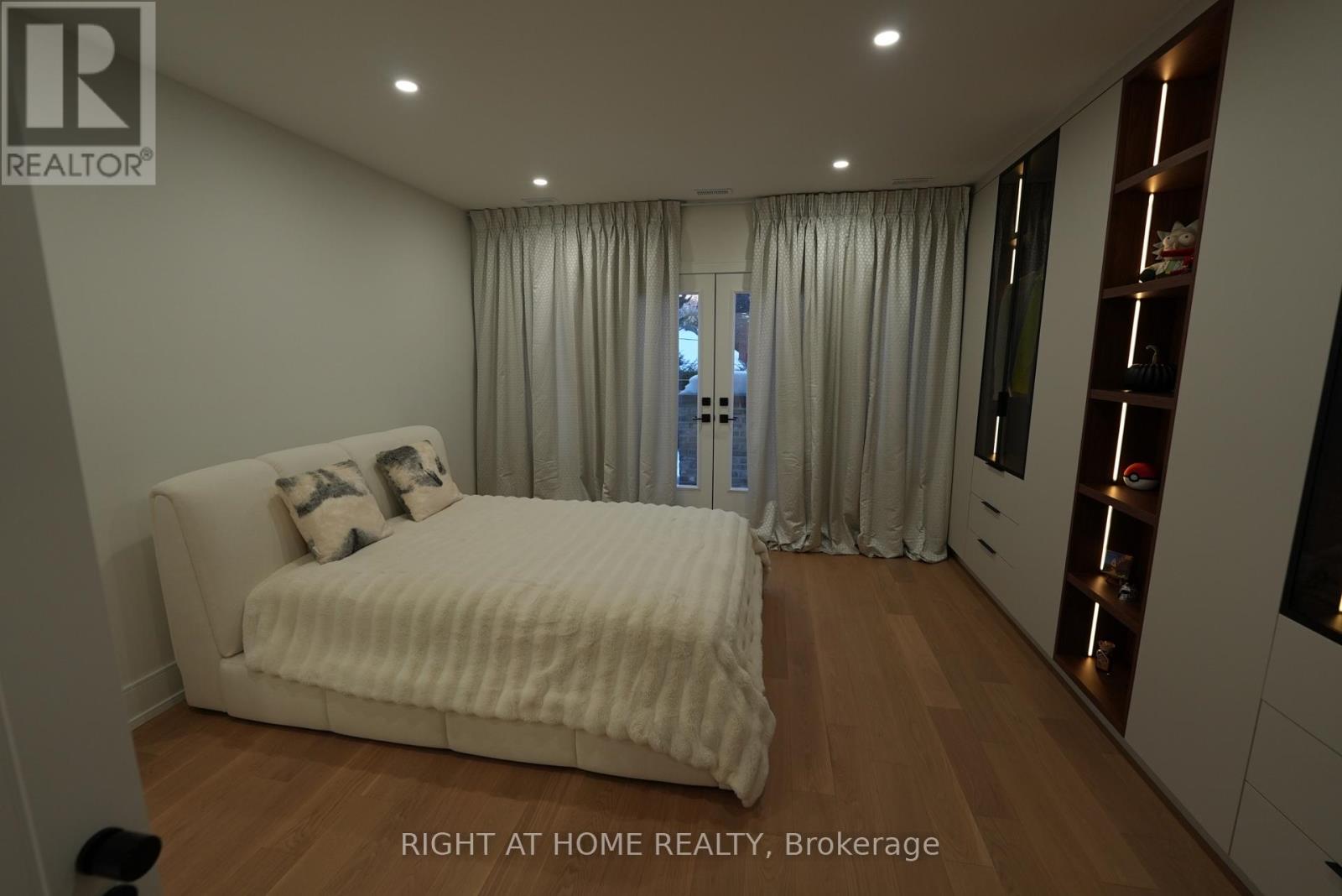 33 Thorndale Avenue, Toronto, Ontario  M8X 1W8 - Photo 26 - W12811690