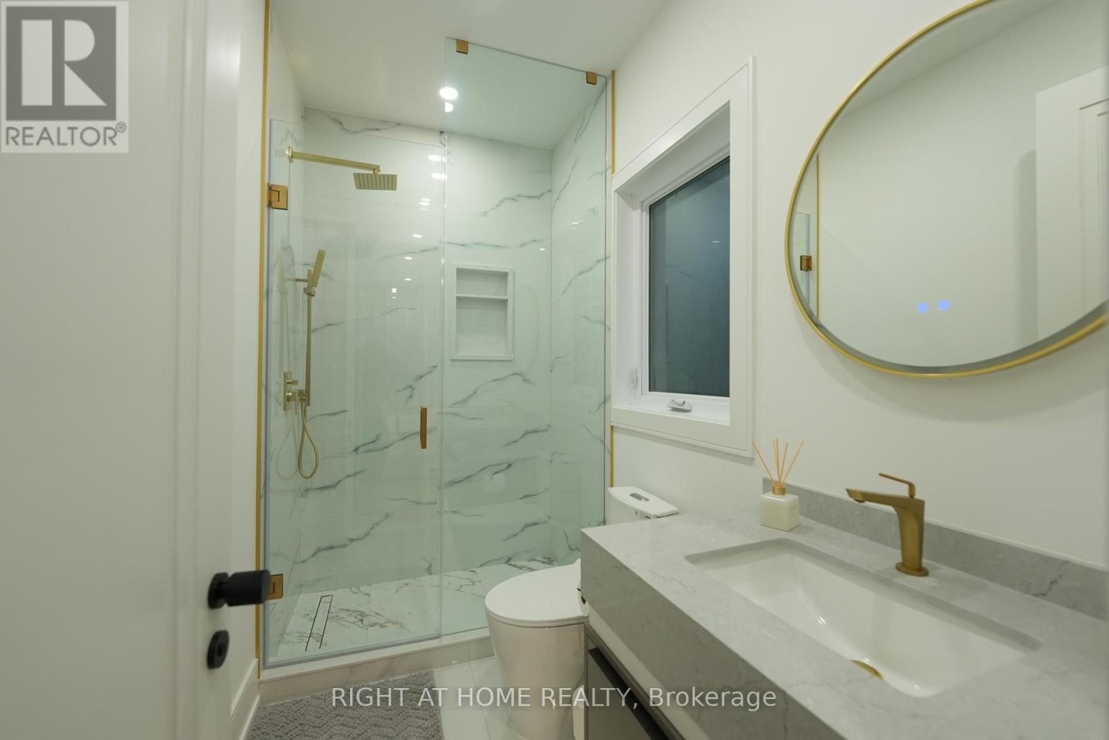 33 Thorndale Avenue, Toronto, Ontario  M8X 1W8 - Photo 28 - W12811690