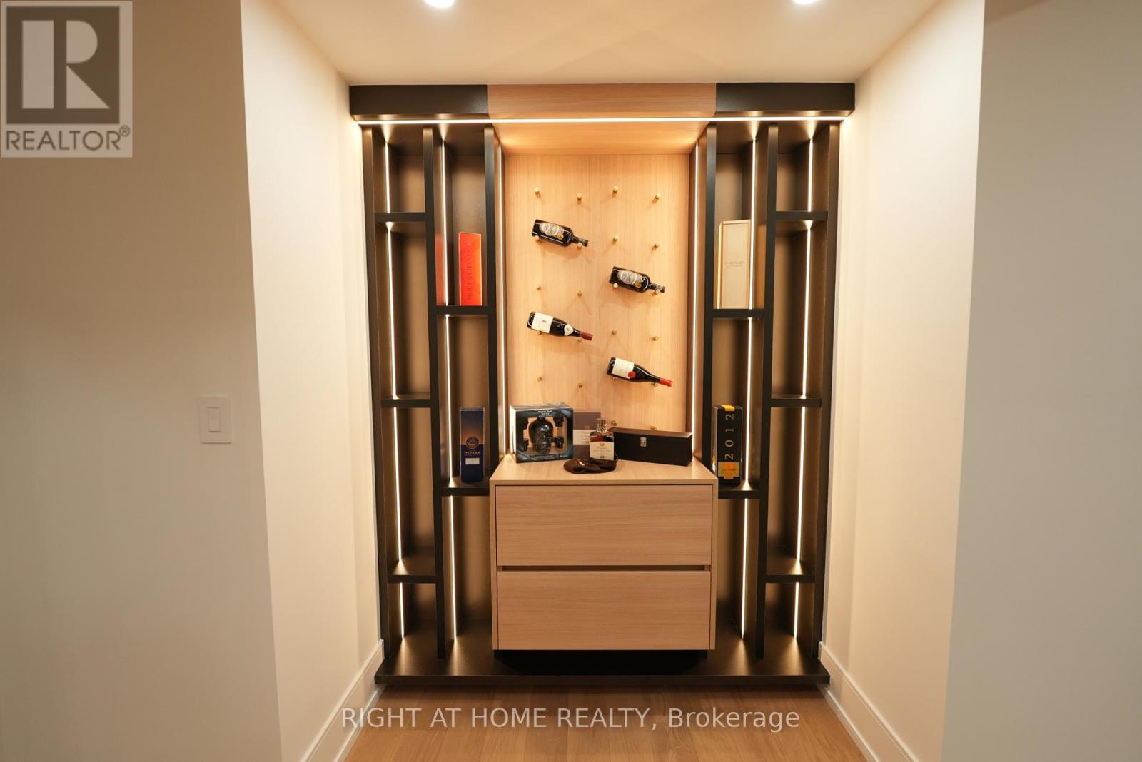 33 Thorndale Avenue, Toronto, Ontario  M8X 1W8 - Photo 34 - W12811690