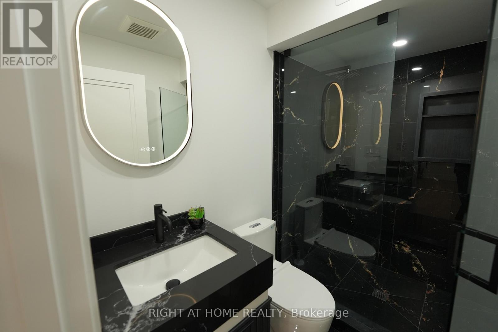 33 Thorndale Avenue, Toronto, Ontario  M8X 1W8 - Photo 36 - W12811690