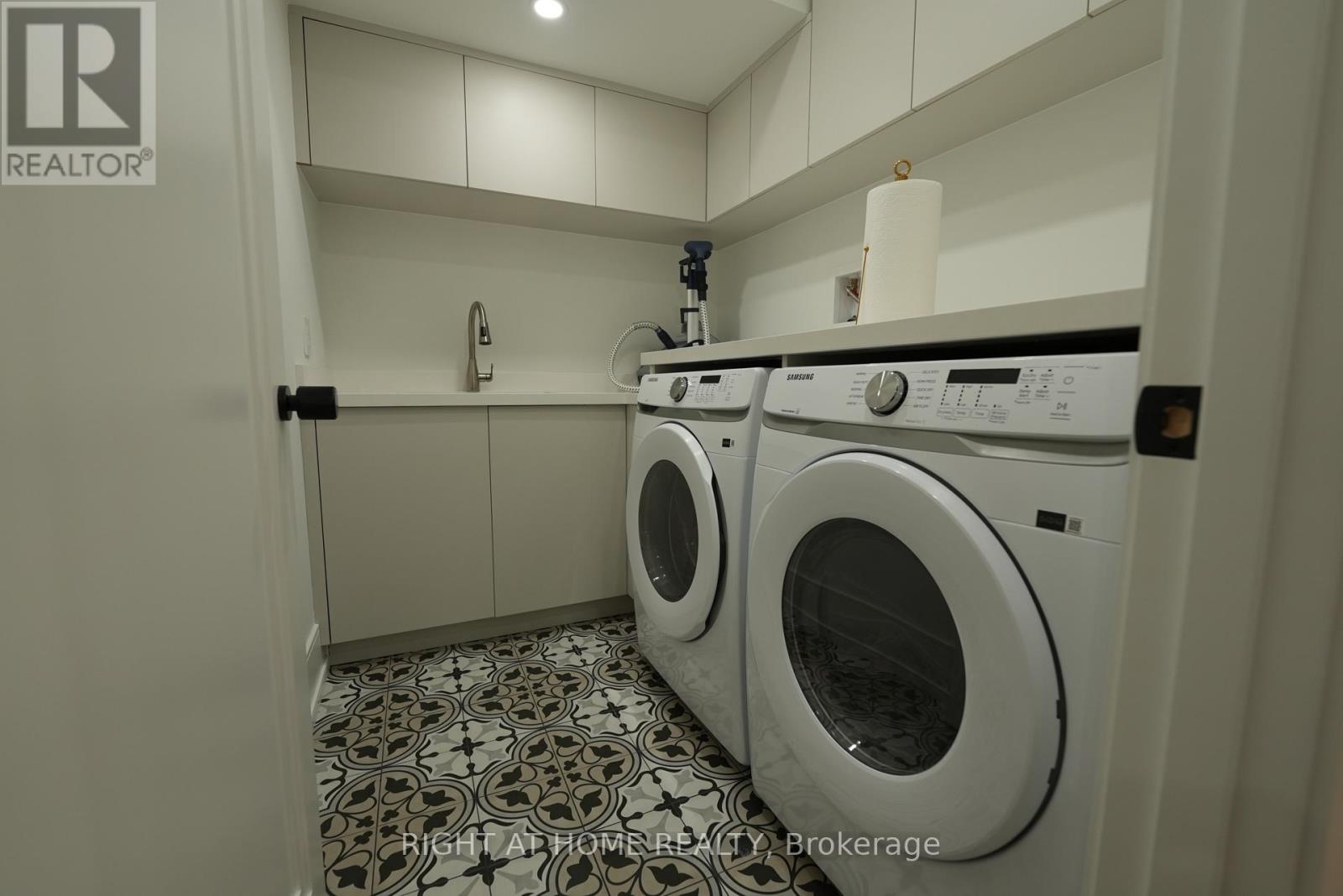 33 Thorndale Avenue, Toronto, Ontario  M8X 1W8 - Photo 40 - W12811690