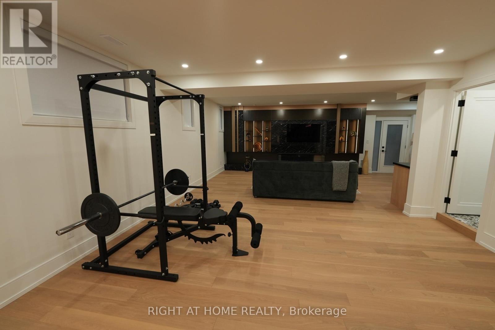 33 Thorndale Avenue, Toronto, Ontario  M8X 1W8 - Photo 41 - W12811690