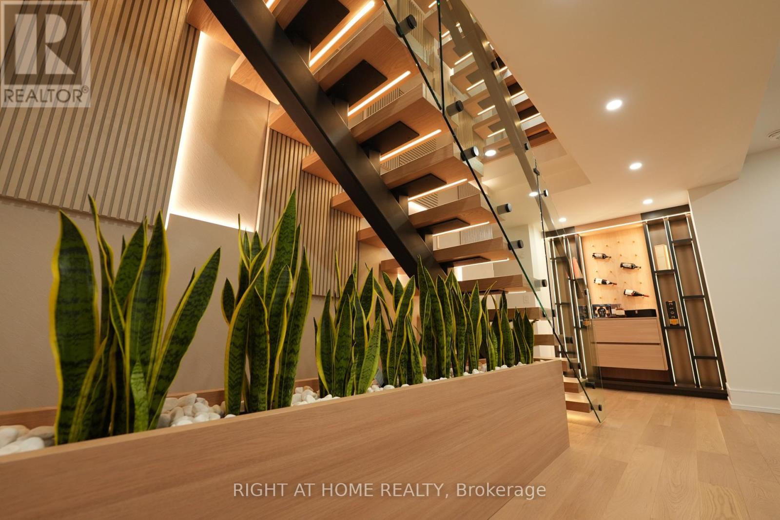 33 Thorndale Avenue, Toronto, Ontario  M8X 1W8 - Photo 44 - W12811690