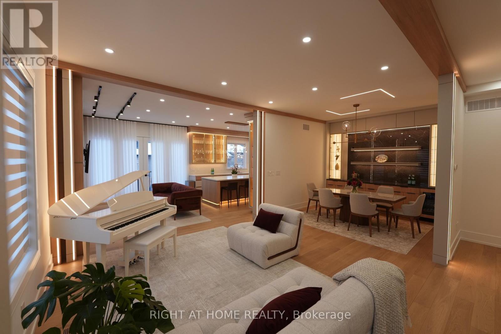 33 Thorndale Avenue, Toronto, Ontario  M8X 1W8 - Photo 6 - W12811690