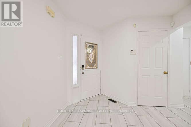 6103 Prairie Circle, Mississauga, Ontario  L5N 5Z5 - Photo 2 - W12811700