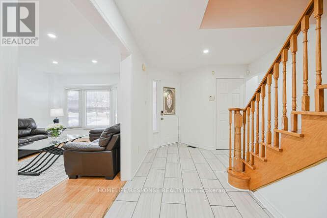 6103 Prairie Circle, Mississauga, Ontario  L5N 5Z5 - Photo 3 - W12811700