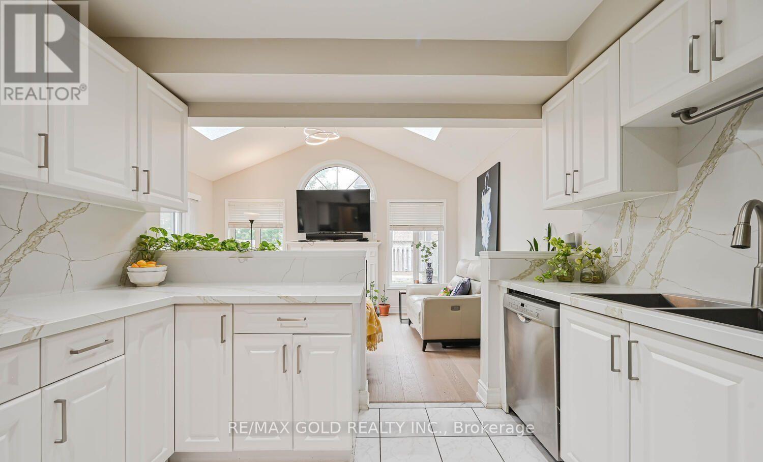 44 Ribbon Drive, Brampton, Ontario  L6R 2C5 - Photo 13 - W12811716