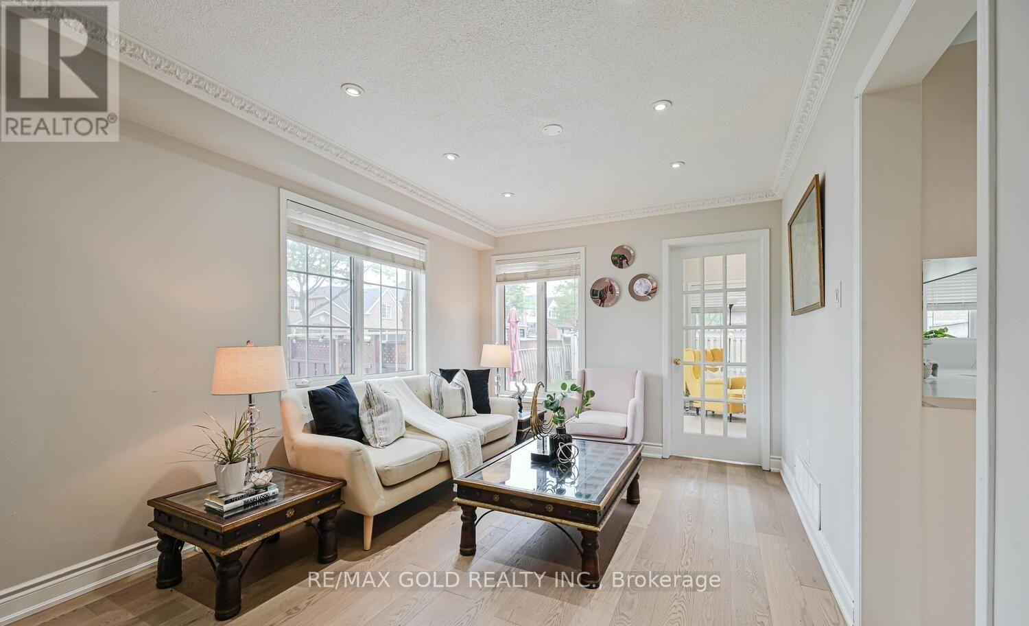 44 Ribbon Drive, Brampton, Ontario  L6R 2C5 - Photo 4 - W12811716