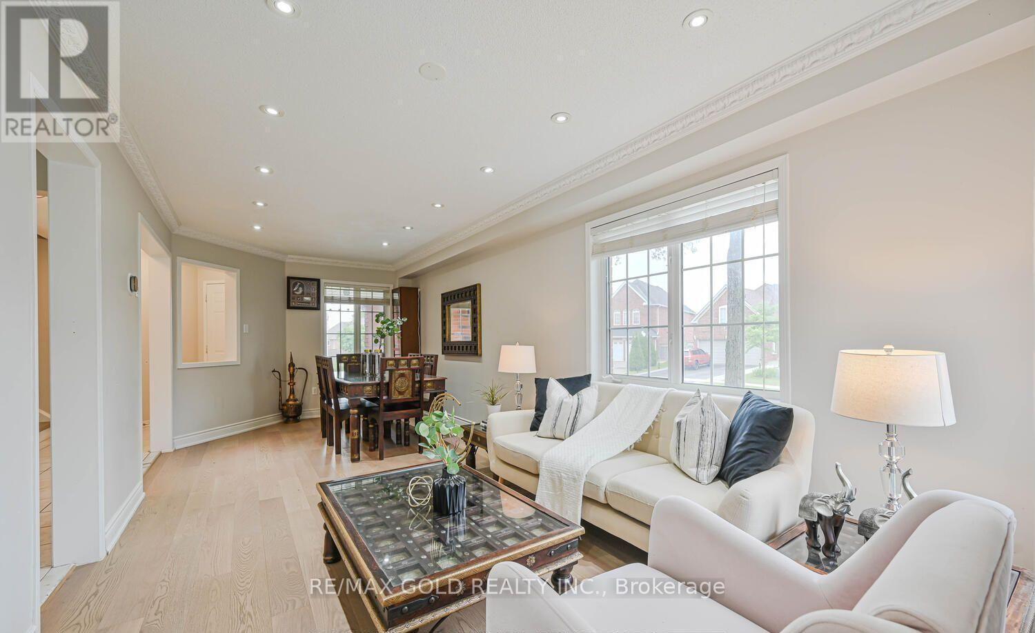 44 Ribbon Drive, Brampton, Ontario  L6R 2C5 - Photo 6 - W12811716