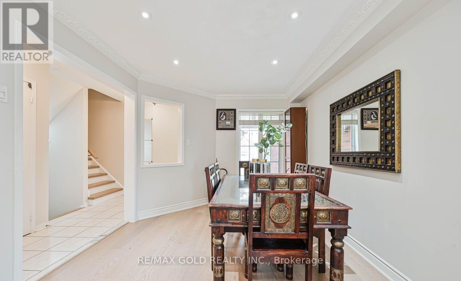 44 Ribbon Drive, Brampton, Ontario  L6R 2C5 - Photo 9 - W12811716