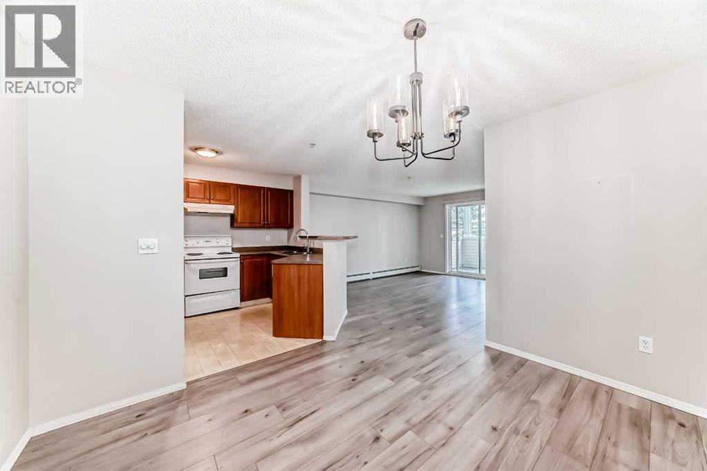 312, 17 Country Village Bay Ne, Calgary, Alberta  T3K 5Z3 - Photo 4 - A2268620
