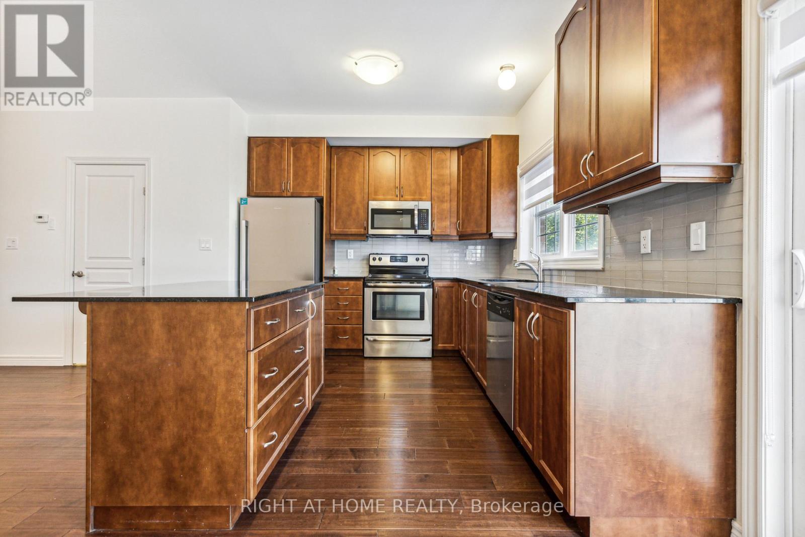 56 Robert Peel Road, Kitchener, Ontario  N2H 0B5 - Photo 17 - X12811644