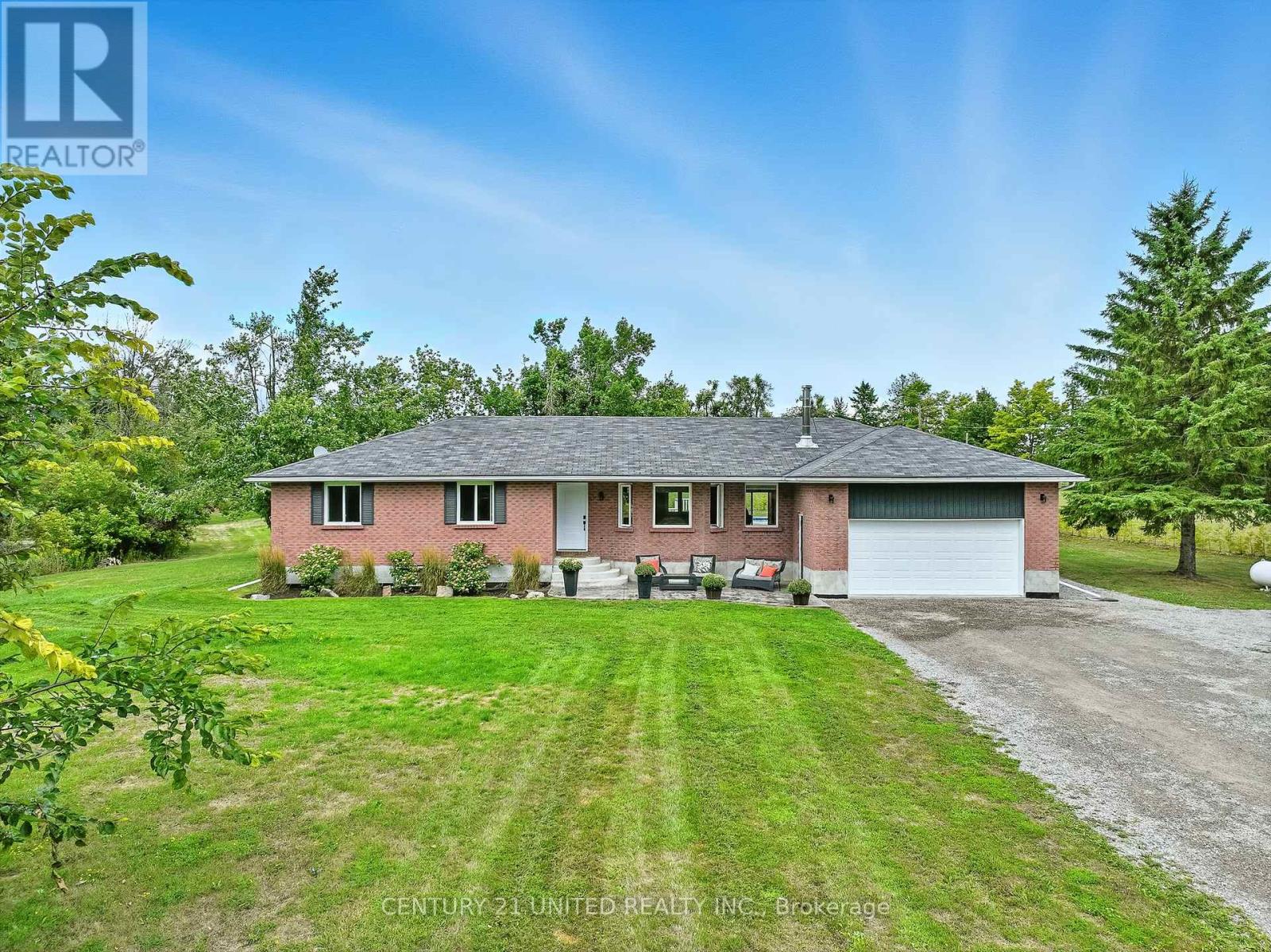 2038 HILLIARD STREET, Selwyn, Ontario