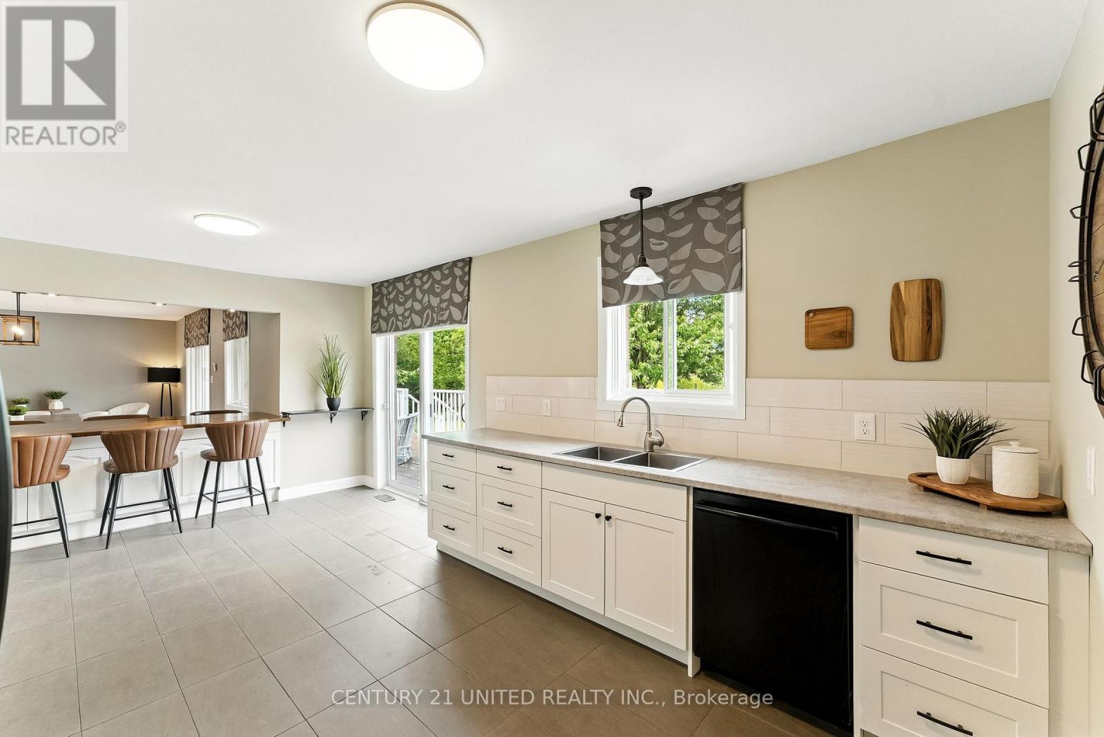 2038 Hilliard Street, Selwyn, Ontario  K9J 6X2 - Photo 16 - X12369165