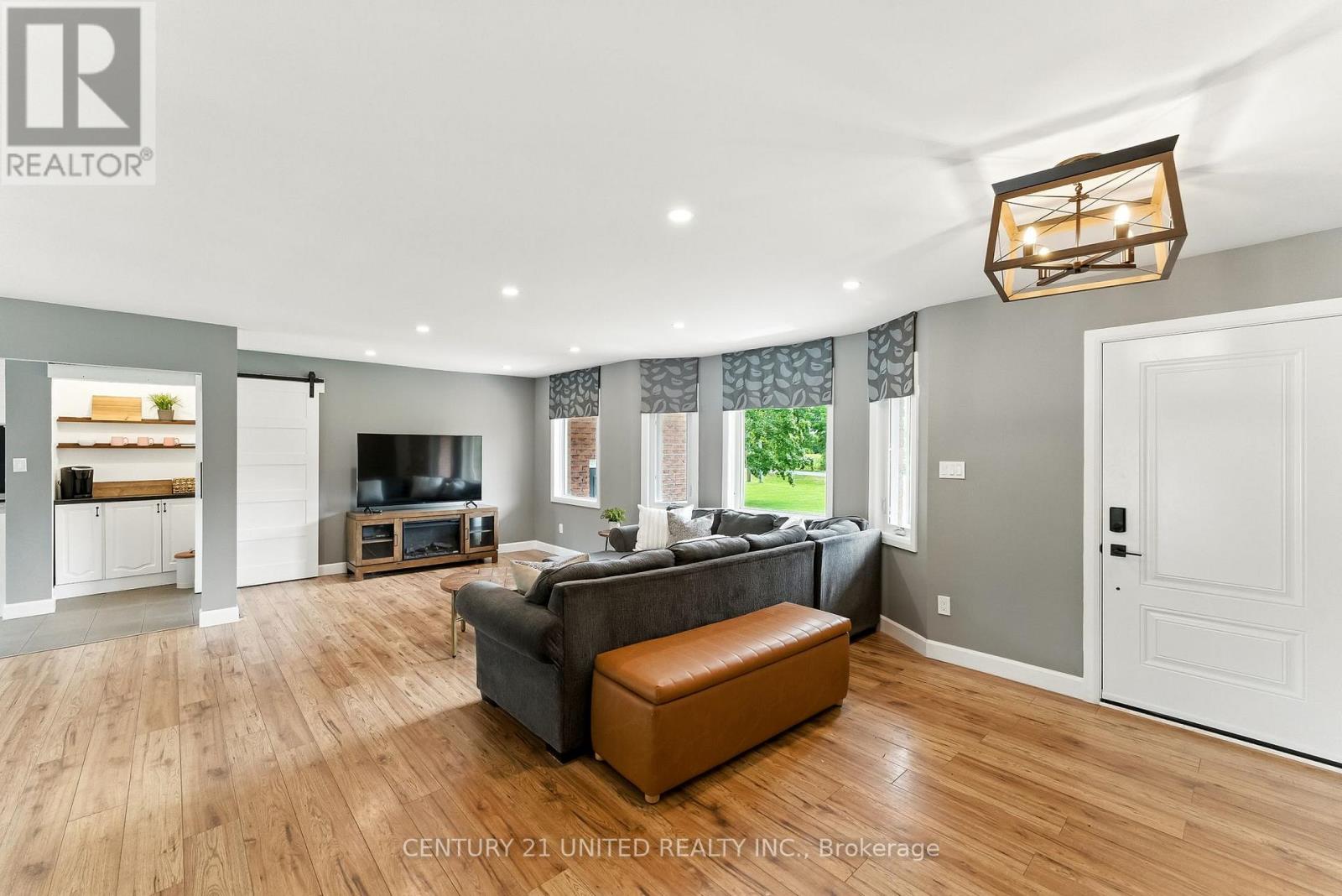 2038 Hilliard Street, Selwyn, Ontario  K9J 6X2 - Photo 7 - X12369165