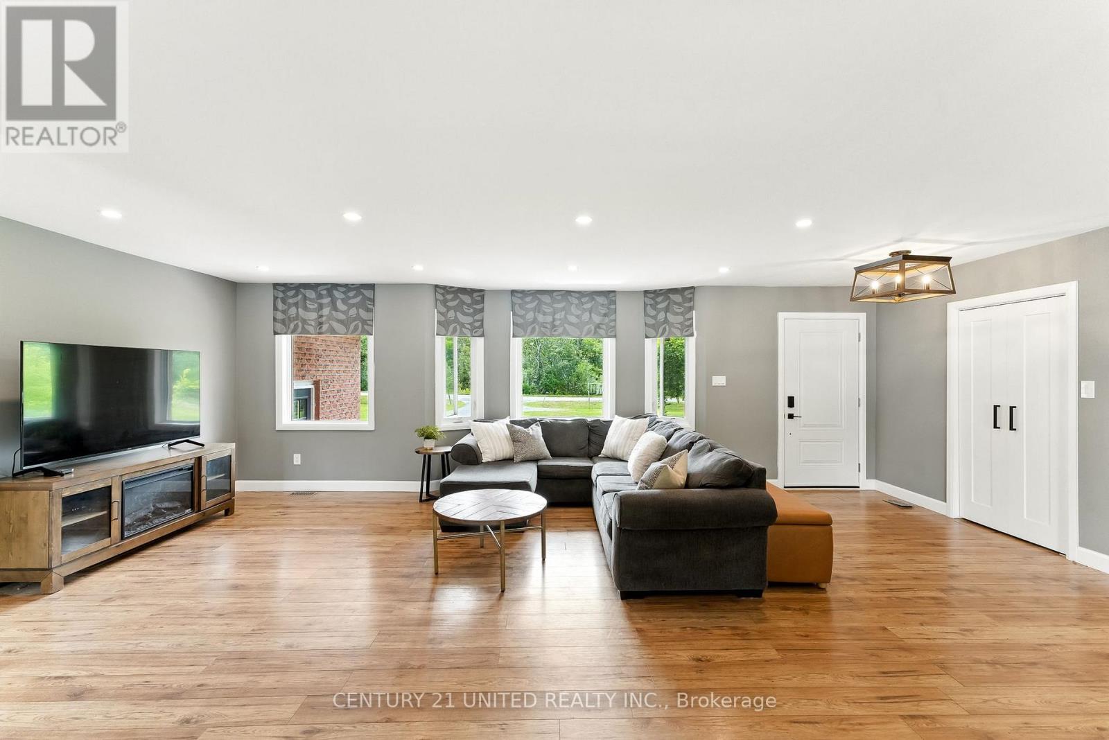 2038 Hilliard Street, Selwyn, Ontario  K9J 6X2 - Photo 8 - X12369165