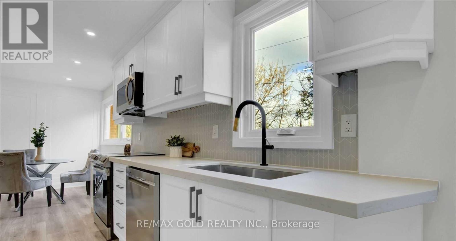 2404 Maryvale Court, Burlington, Ontario  L7P 2P2 - Photo 10 - W12779386