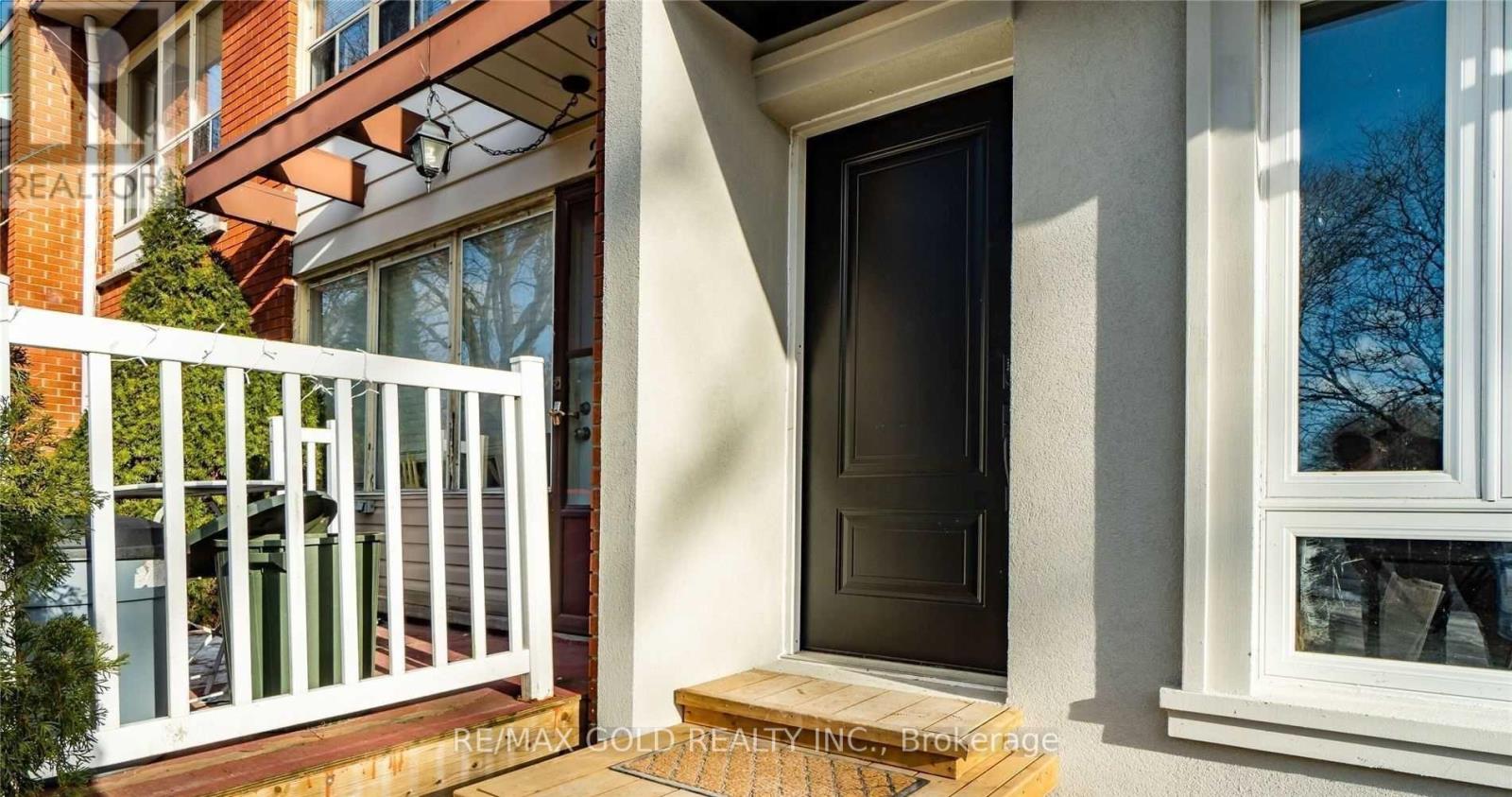 2404 Maryvale Court, Burlington, Ontario  L7P 2P2 - Photo 3 - W12779386