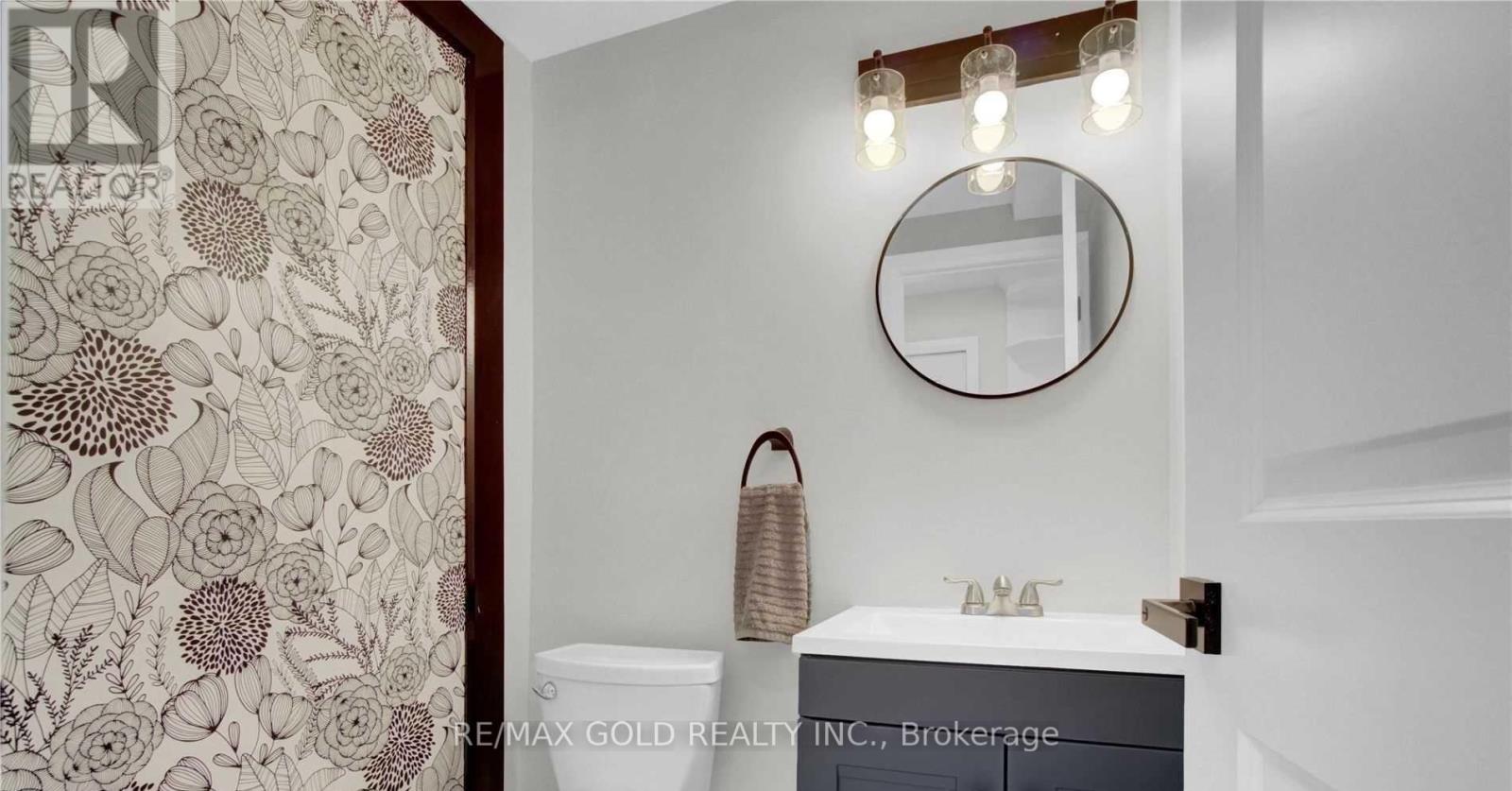 2404 Maryvale Court, Burlington, Ontario  L7P 2P2 - Photo 12 - W12779386