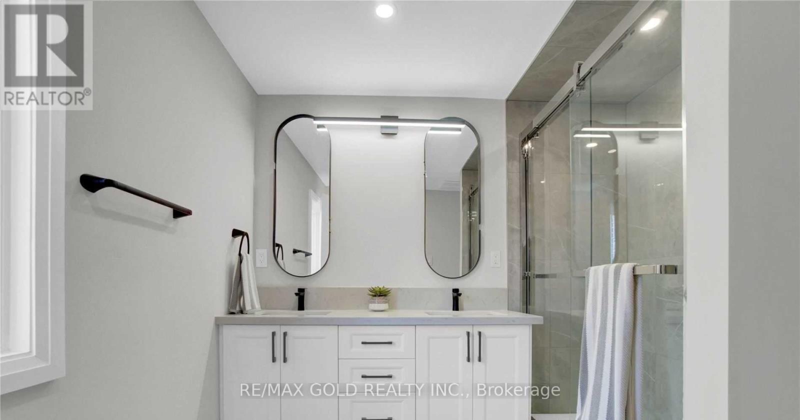 2404 Maryvale Court, Burlington, Ontario  L7P 2P2 - Photo 16 - W12779386