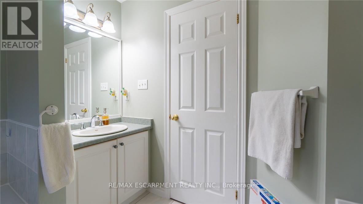 2062 Westmount Drive, Oakville, Ontario  L6M 3P2 - Photo 23 - W12810092