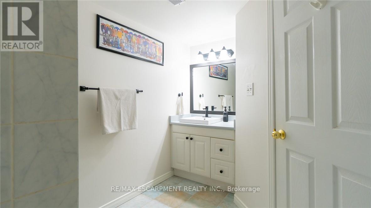 2062 Westmount Drive, Oakville, Ontario  L6M 3P2 - Photo 34 - W12810092