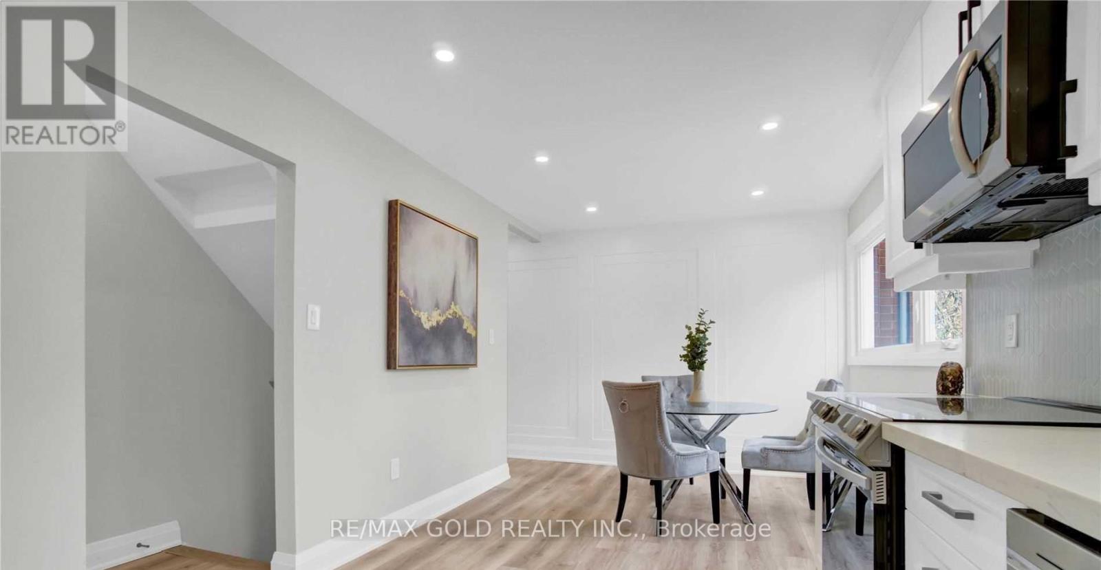 2404 Maryvale Court, Burlington, Ontario  L7P 2P2 - Photo 11 - W12779386