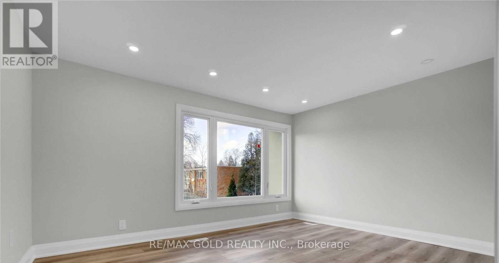 2404 Maryvale Court, Burlington, Ontario  L7P 2P2 - Photo 19 - W12779386