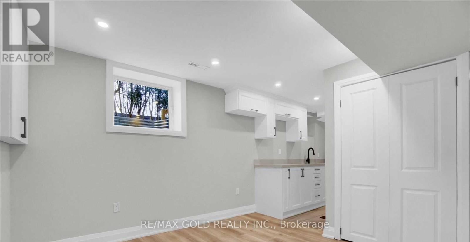 2404 Maryvale Court, Burlington, Ontario  L7P 2P2 - Photo 22 - W12779386